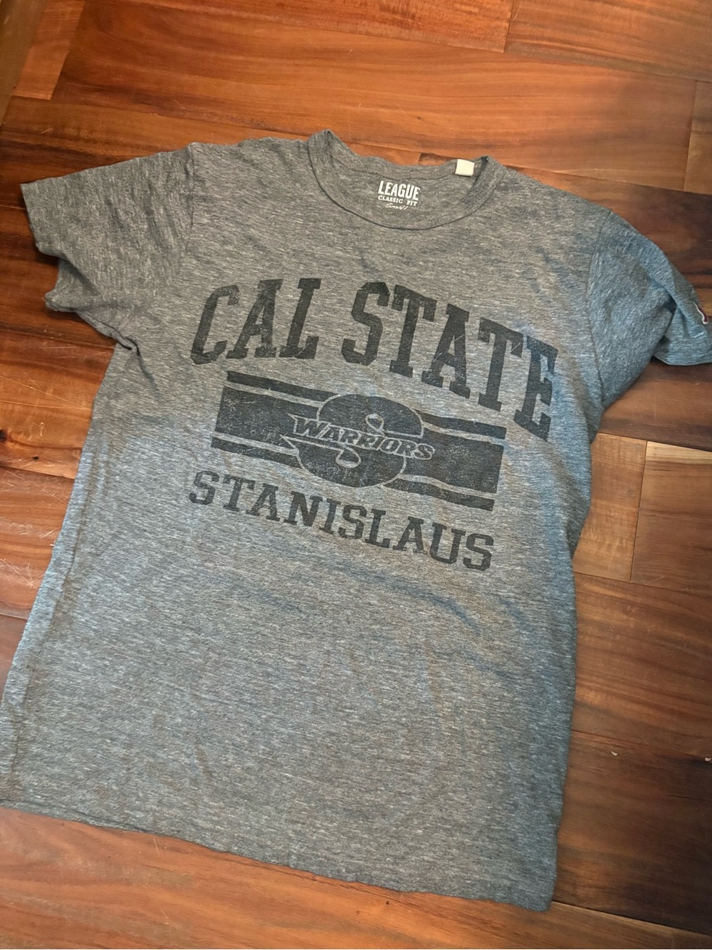 Cal State Stanislaus Warriors League T Shirt Women’s Small Gray Distressed (709)